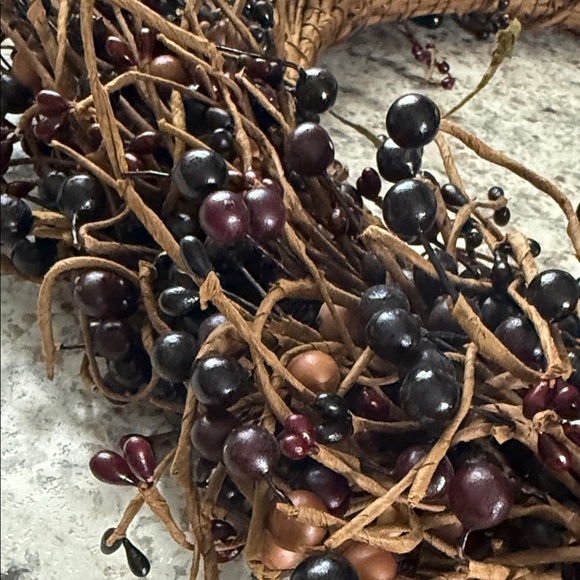 Rustic Berry Wreath - Picture 4 of 6